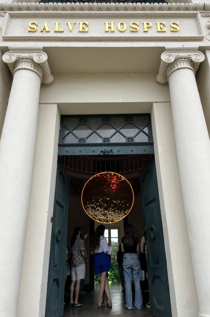 Zwischenräume – Die Reflexion einer kollaborativen Zusammenarbeit von Schule, Kunstverein und Kunsthochschule