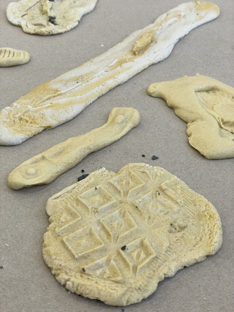 Abb. 10: Detailansicht Salzteig-Fossilien Open Studios 2024. © Pleasure AG, 2024.